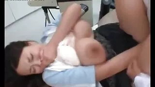 Pachetul de cărți va ajunge în păsărica lui Bett Bre Breeze. filme porno cu femei mature și grase