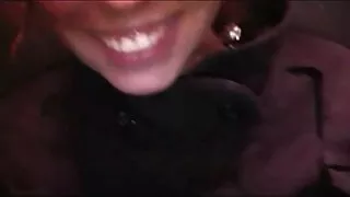 Kira Noir linge punctul la primul care mature anal anal se apropie.