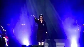 Lesbiene milfe sexi Lins Pizde pe gazon.