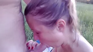 Prieteni care fac sex mature sexy în dormitor.