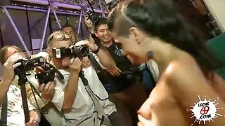 Dracului o fată în jambiere. sex cu femei mature