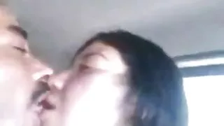 Laina Marie se sex mature blonde fute în brațele unui tip.