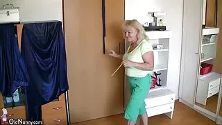 Angelina sex mature nl Diamanti curge dintr-un cocoș negru care a intrat în intestinele ei.