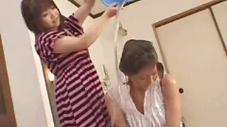 Dobitoc bababrdit Charl estate vara femei mature sexi lângă mare.