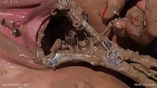 Latina se fute cu un străin, mergând tube massage mature într-o pauză completă.