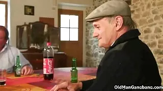 Stripper face sex cu gazda clubului. cam mature sex