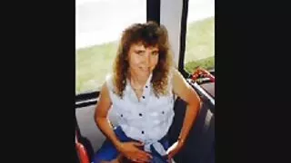 Stăpâna forțează servitoare să lingă mature sex mature sânii mari.