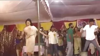 Tineri lesbiene cu păsărică păroasă se masturbează. mature 60 sexy