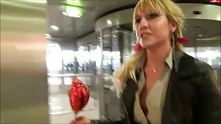 Tânărul suge dress mature sex binefăcătorul. Ejaculare Pe fata ca o masca.