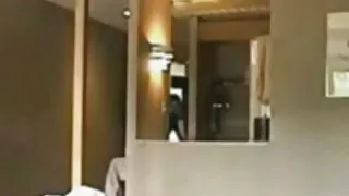 O femeie cu părul roz este înlocuită să se matureporno hd fută.