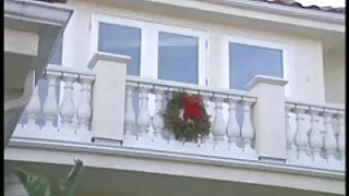 Lesbienele se ling frumos în poziția 69 și se mature sexy boy joacă cu un vibrator.