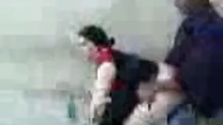 Tatuatorul sex mature fute Bruneta după ce a adus-o la orgasm.