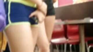 Cățelele se auto-afirmă cu jocuri femei mature sexy BDSM.